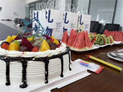 壽星同賀，共度生辰 —深藍(lán)機(jī)器7月份員工生日會(huì)如期舉行